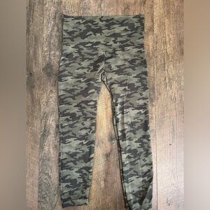 Woman’s 1X Camo SPANX Leggings Look at Me Now